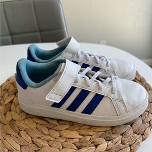 Adidas shoes for boys SIZE 1,5 YOUTH